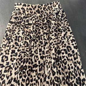 H&M Leopard Pleated Skirt